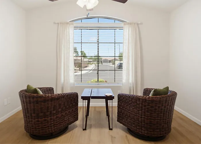 Charming 3br Oasis With Pool Family *