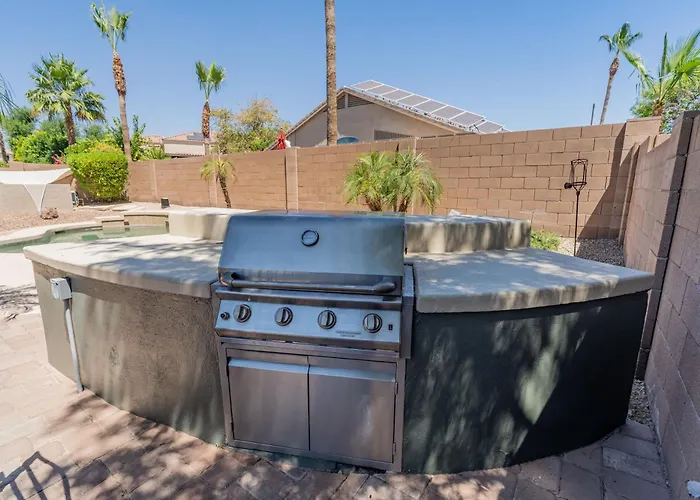 Charming 3br Oasis With Pool Family Holiday home *