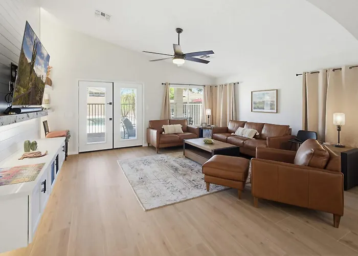 Charming 3br Oasis With Pool Family