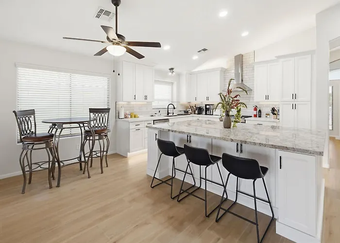 Charming 3br Oasis With Pool Family Holiday home