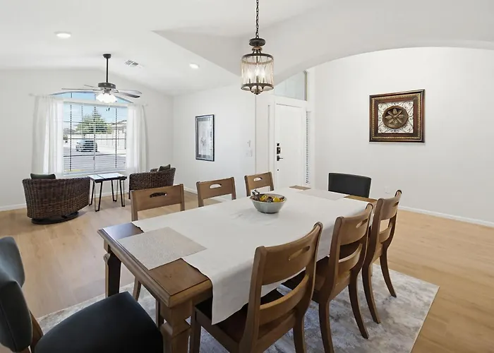 Holiday home Charming 3br Oasis With Pool Family Litchfield Park