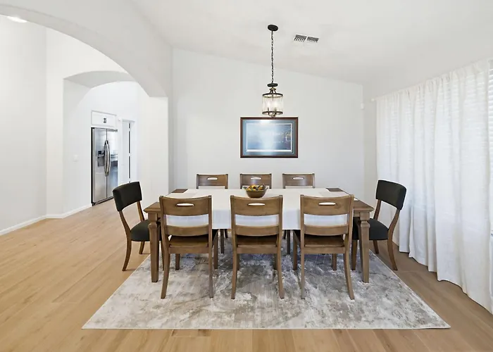 Charming 3br Oasis With Pool Family