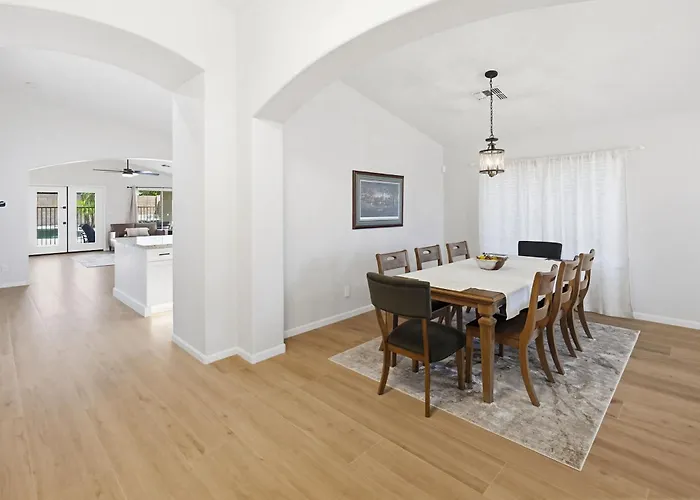 Charming 3br Oasis With Pool Family Holiday home *