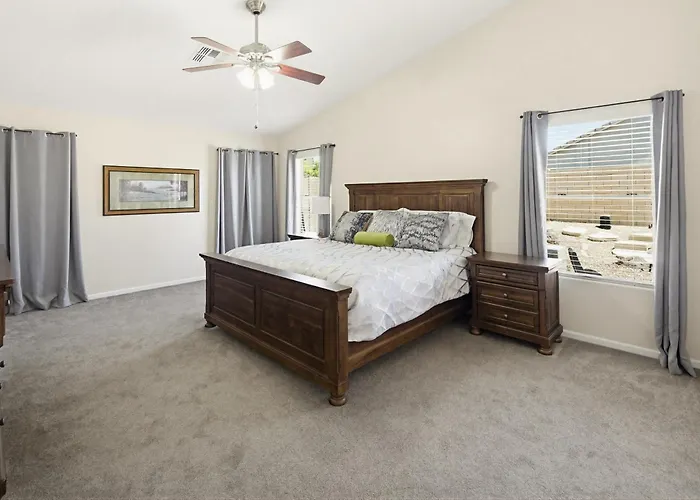 Charming 3br Oasis With Pool Family Holiday home *