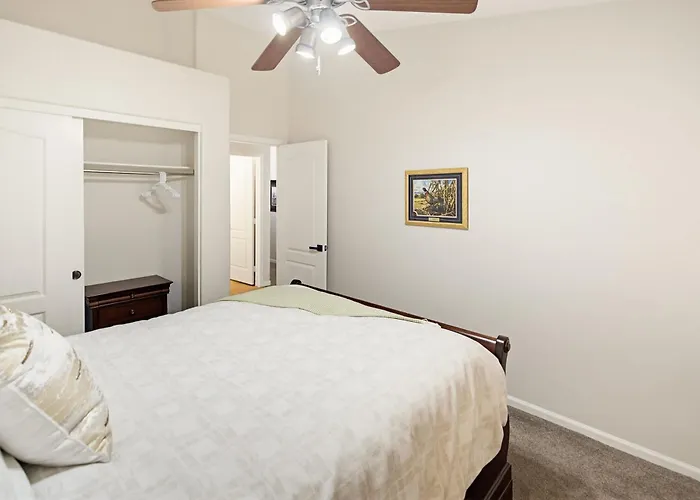 Holiday home Charming 3br Oasis With Pool Family Litchfield Park