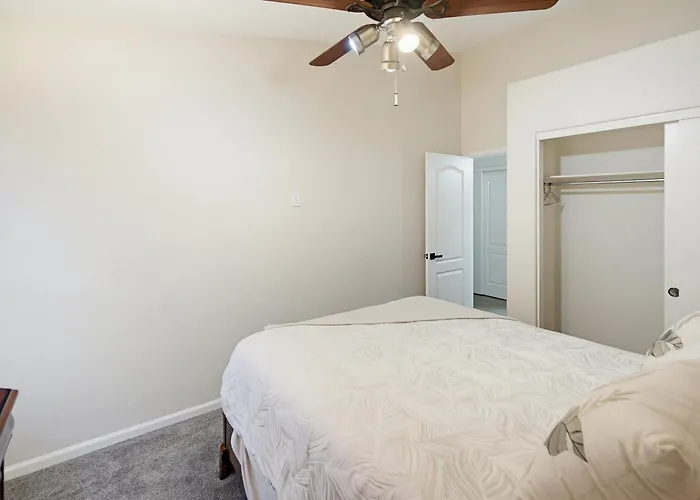Charming 3br Oasis With Pool Family