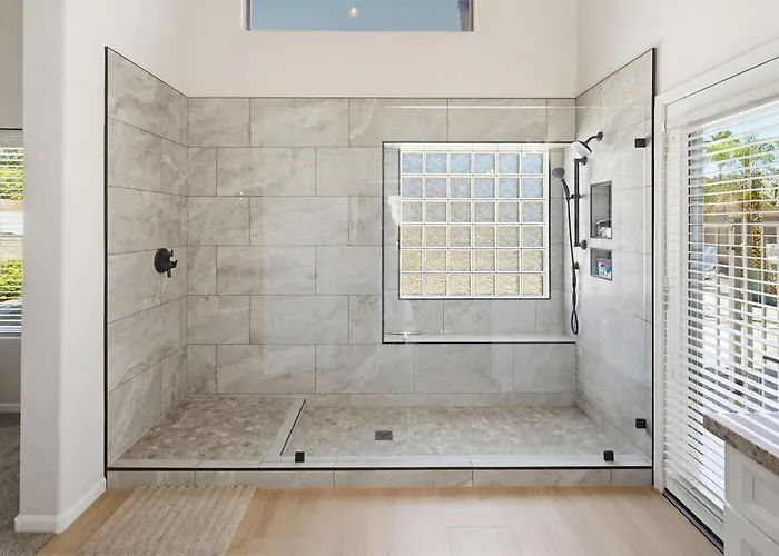 Charming 3br Oasis With Pool Family *