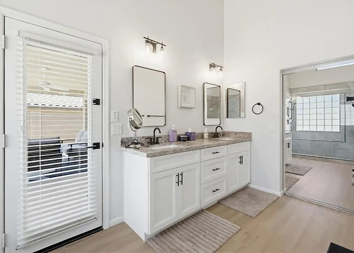 Charming 3br Oasis With Pool Family Holiday home *