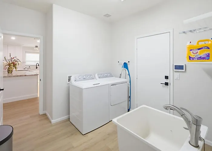 Charming 3br Oasis With Pool Family *