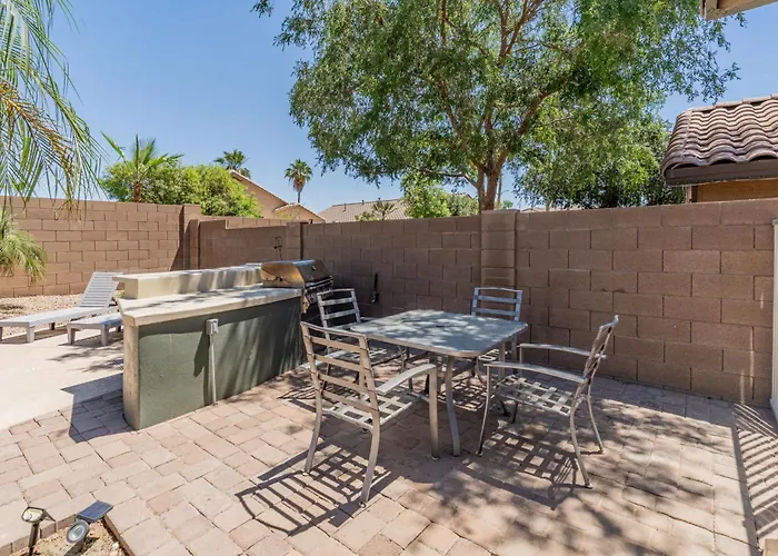 Charming 3br Oasis With Pool Family