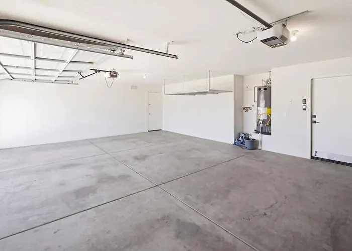 Charming 3br Oasis With Pool Family