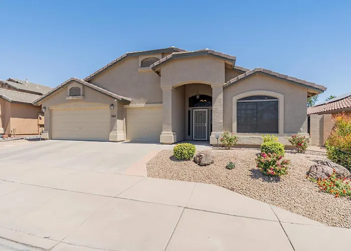 Holiday home Charming 3br Oasis With Pool Family *